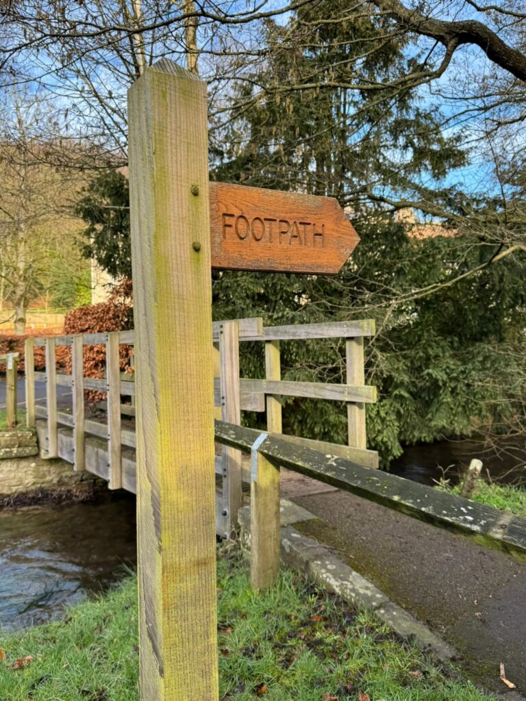 Fingerpost sign in Thornton le Dale